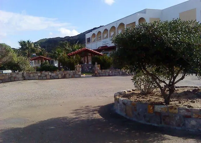 Anthoula فندق 2*