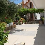 Anthoula Otel